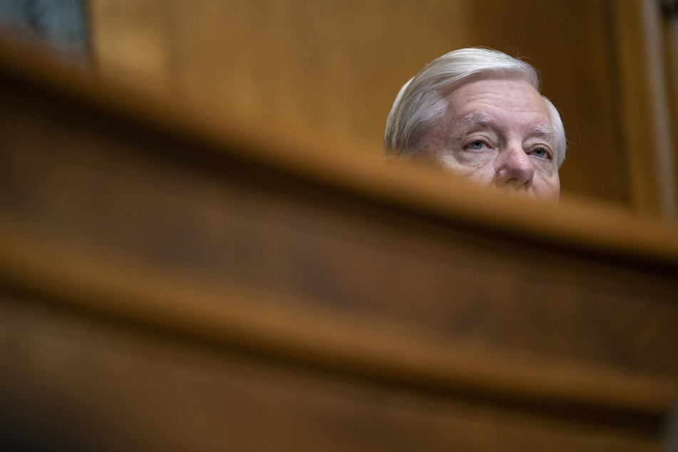 Senator Lindsey Graham said that the Trump administration should send weapons to help support protesters resisting the Iranian government.