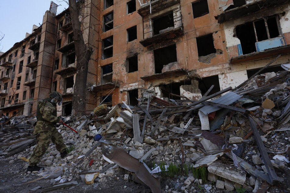 Ukraine and Russia trade strikes as US gears up for key vote on aid bill