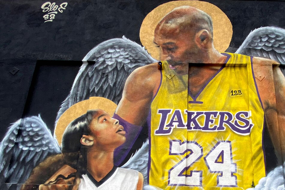 Kobe Bryant's widow settles crash lawsuit with helicopter firm