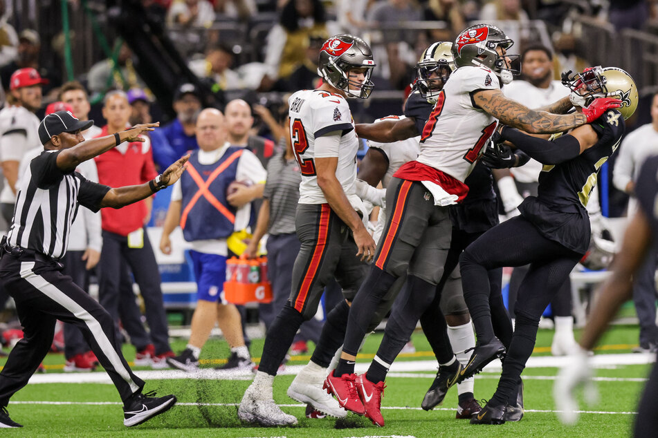 Tampa Bay Buccaneers wide receiver Mike Evans (second from r.) was ejected after a play during the second half of Sunday night's game at Caesars Superdome.
