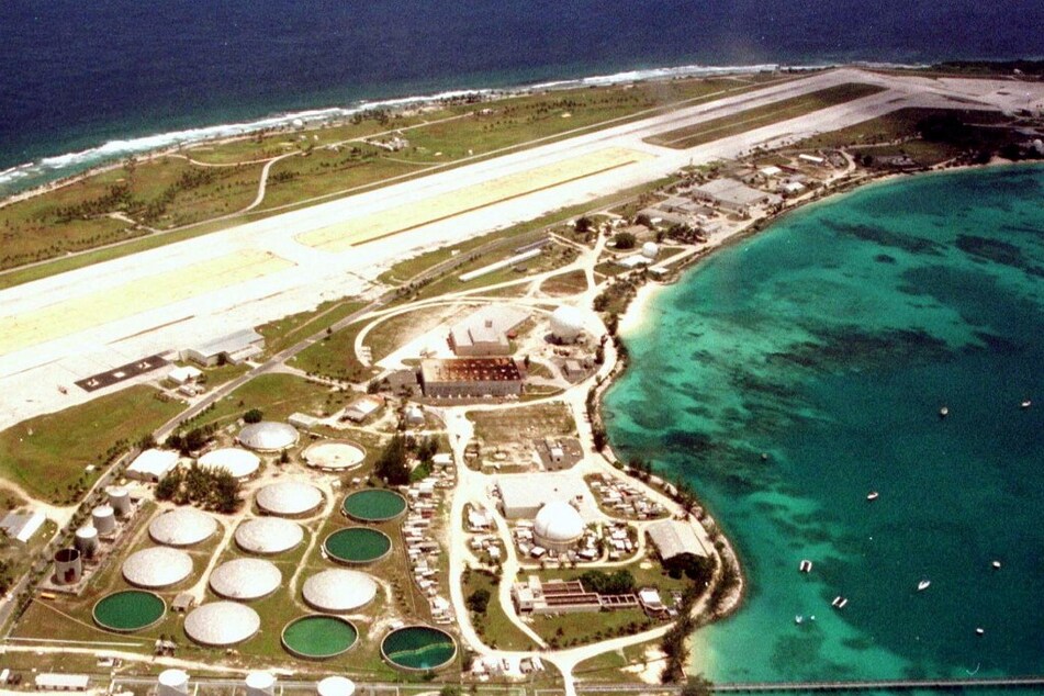 Giant waves flood US military base on Marshall Islands