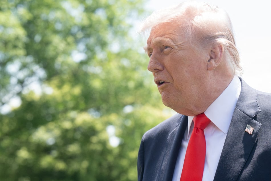 Trump threatens to "blast them to hell" if Iran deal is not reached