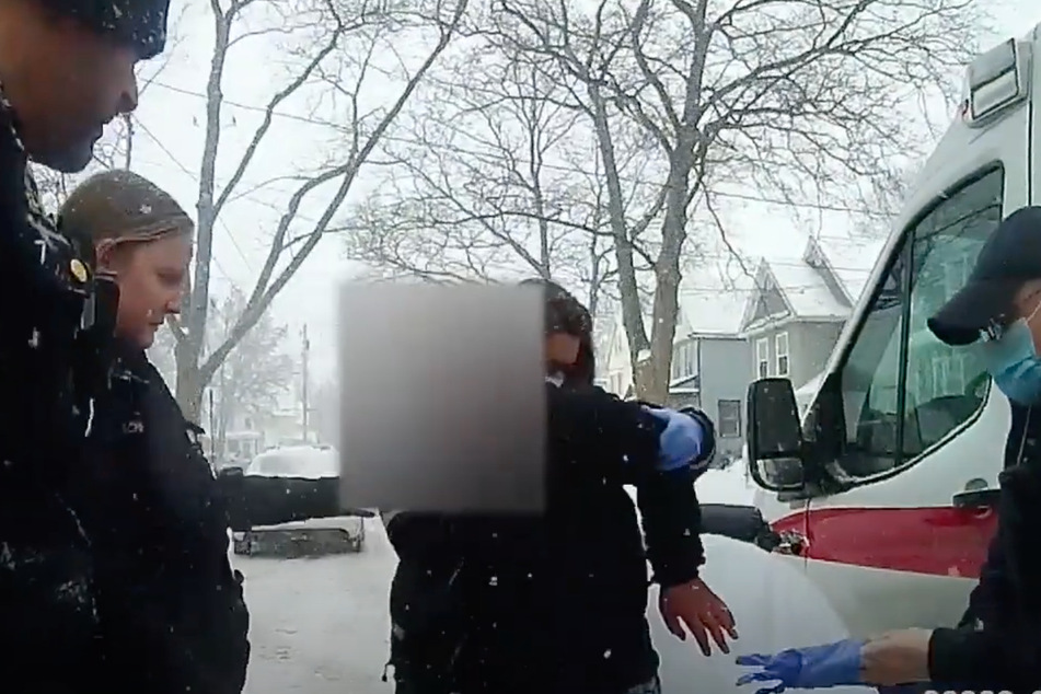 Outrage over footage of police pepper spraying 9-year-old girl