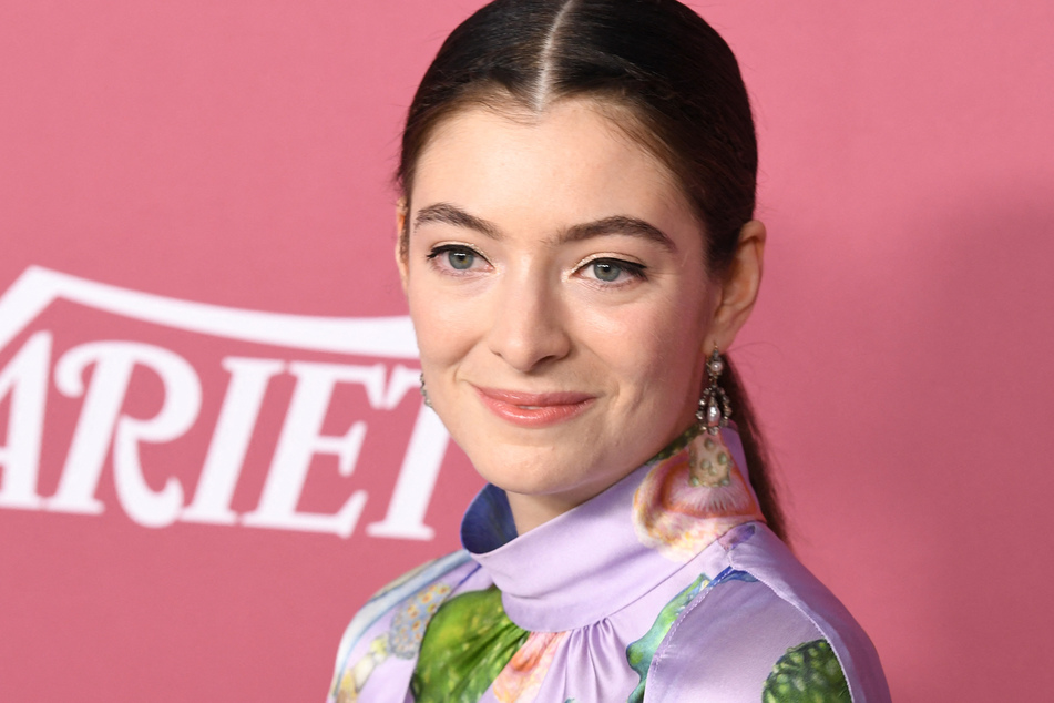 Lorde kicked off her new era in dramatic style on Tuesday as she sparked a fan frenzy with the announcement of a last-minute music event in New York City.