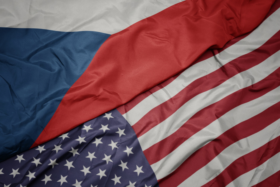 US gives Czech Republic more than $100 million in military aid