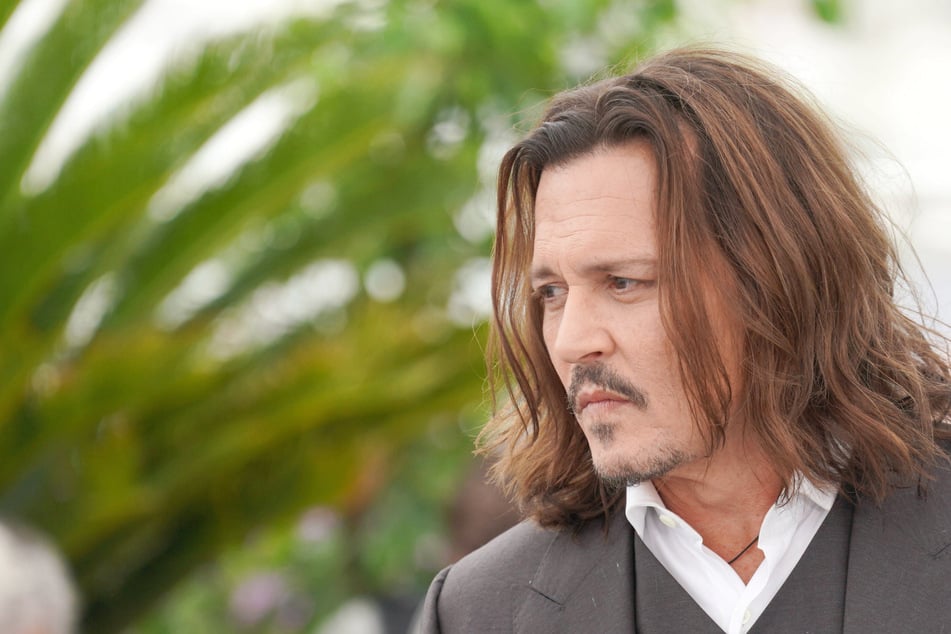 Johnny Depp deals fans a blow as Hollywood Vampires hit pause