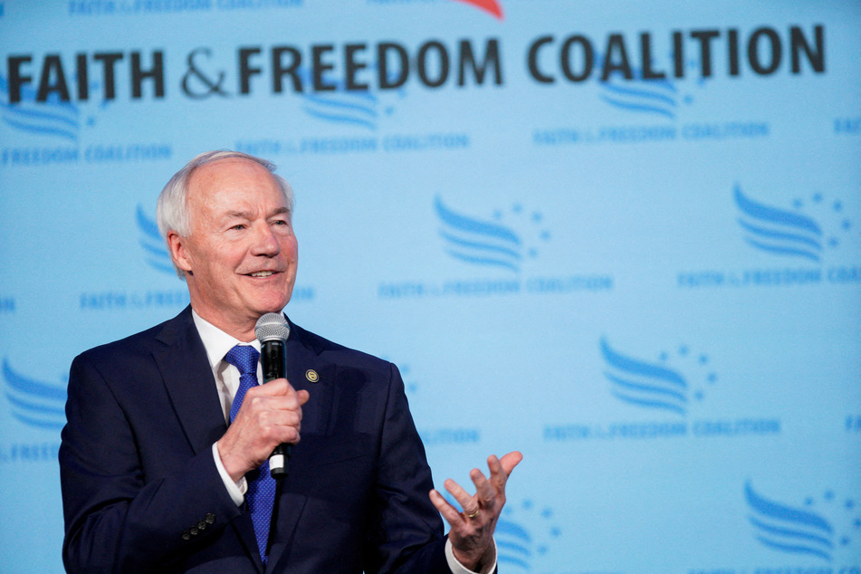 Former Arkansas governor Asa Hutchinson, who is vying for the Republican nomination in the 2024 presidential election, called on Trump to suspend his campaign.