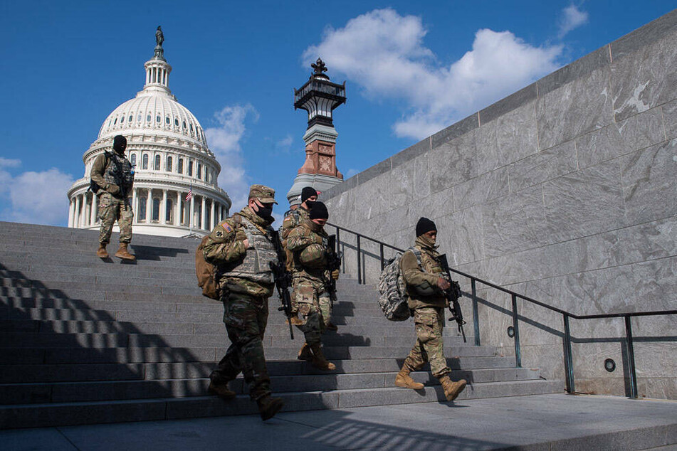 Pentagon extends National Guard presence in Washington