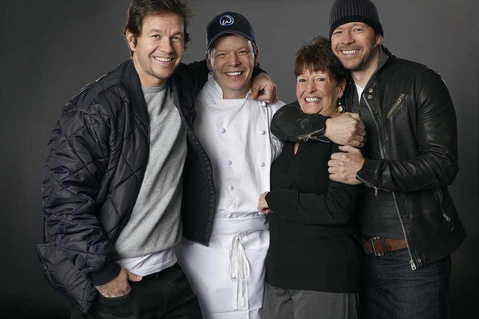 Mom Alma Wahlberg (2nd from r.) with her sons Mark, Paul, and Donnie (l-r).