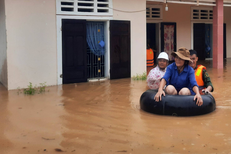 Severe flooding in Vietnamese tourist destination kills at least 18