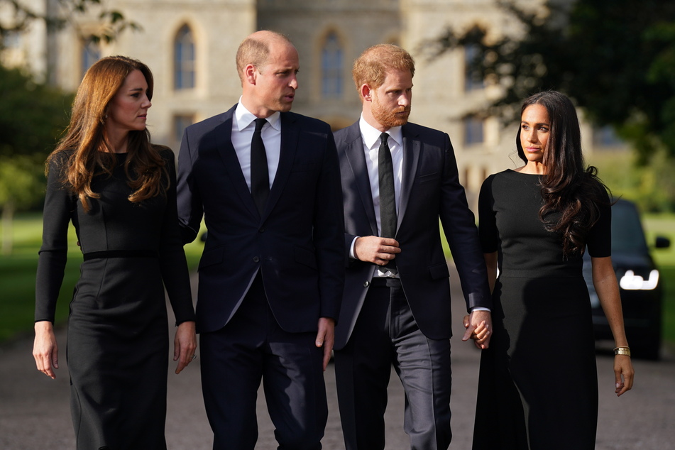 Kate Middleton (l.) is reportedly pushing Prince William (center l.) to meet with his brother.