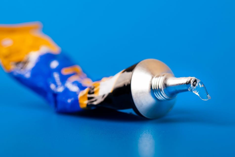 To avoid pregnancy, Salman Mirza (†25) sealed his member with glue (stock image).