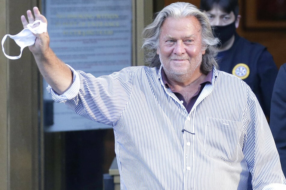 Steve Bannon locked in battle with federal prosecutors over presidential pardon