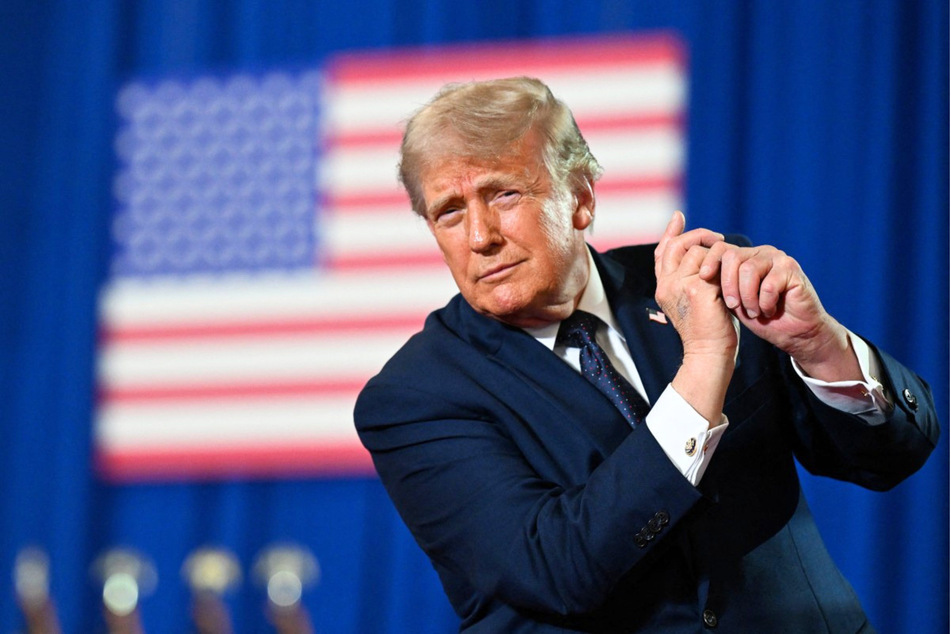 Trump claims he's getting "younger" in bizarre social media post