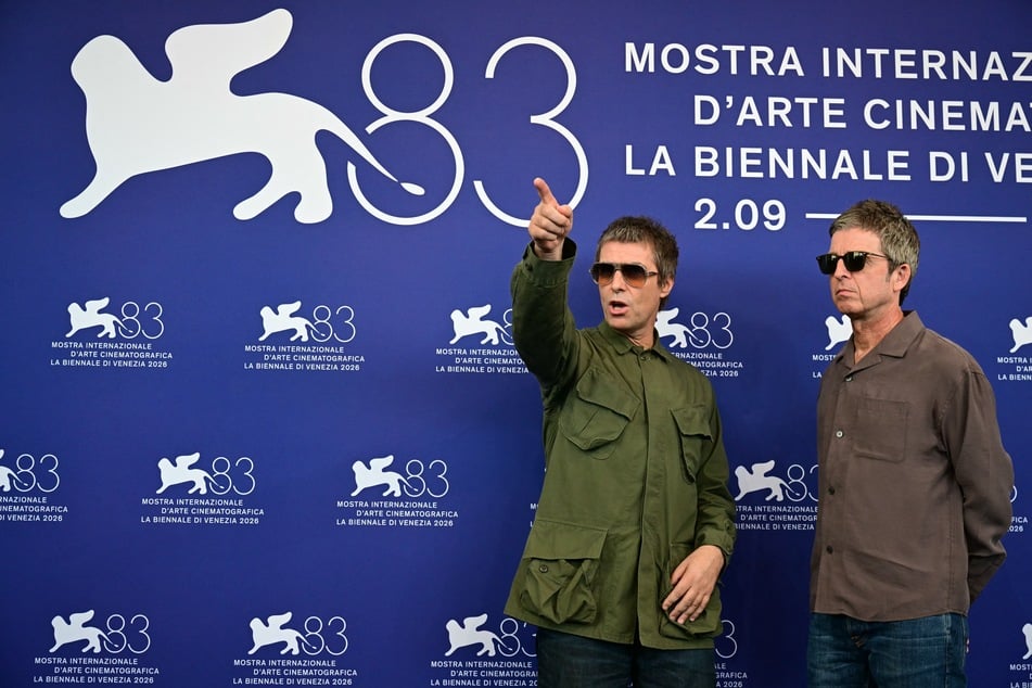 Liam (l.) and Noel Gallagher (r.) attend the photocall of Oasis: Don't Look Back in Anger presented out of competition at the 83rd International Venice Film Festival on September 5, 2026.