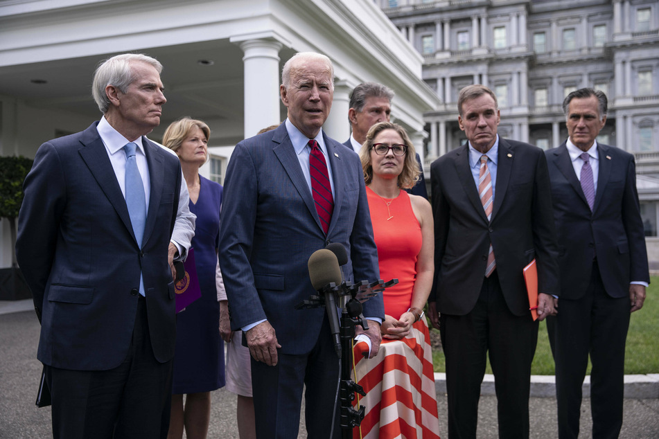 Biden announces bipartisan deal on trillion-dollar infrastructure bill