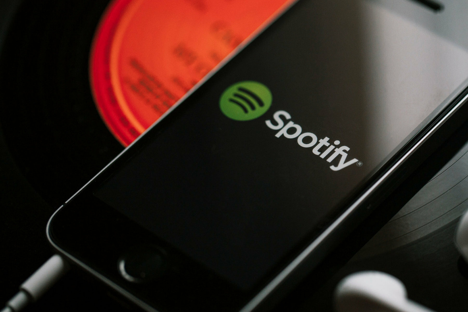 Spotify now shows you the lyrics to the songs you're playing!