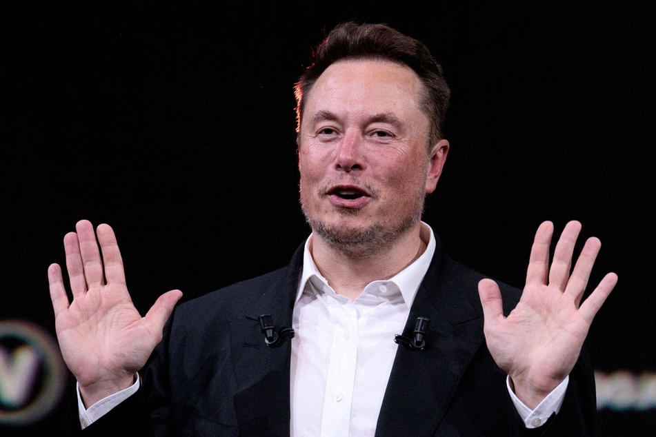 Elon Musk attended a video game tournament where he was met with boos and chants of "Bring back Twitter!"