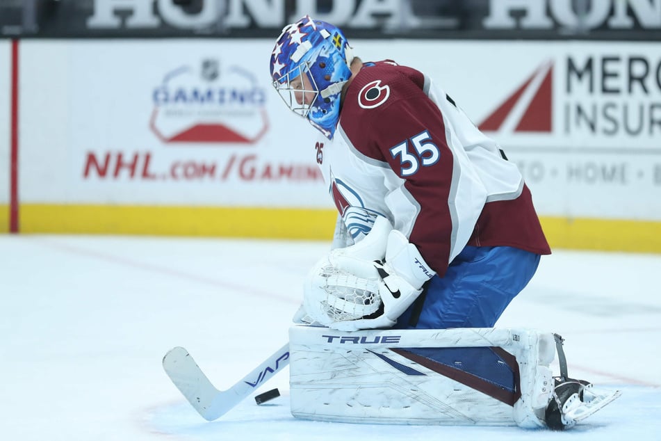 Colorado Avalanche goaltender Jonas Johansson (35)