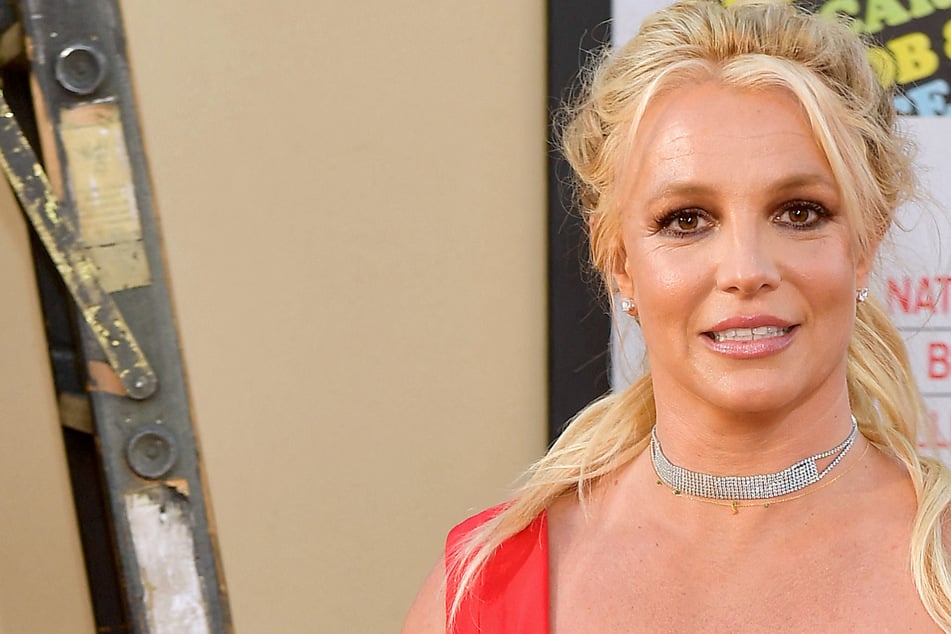 Britney Spears reportedly in "serious danger" as she deletes Instagram