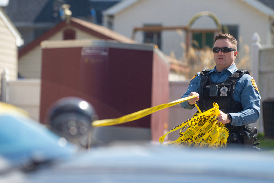 Police seeking suspect in two fatal shootings near Philadelphia