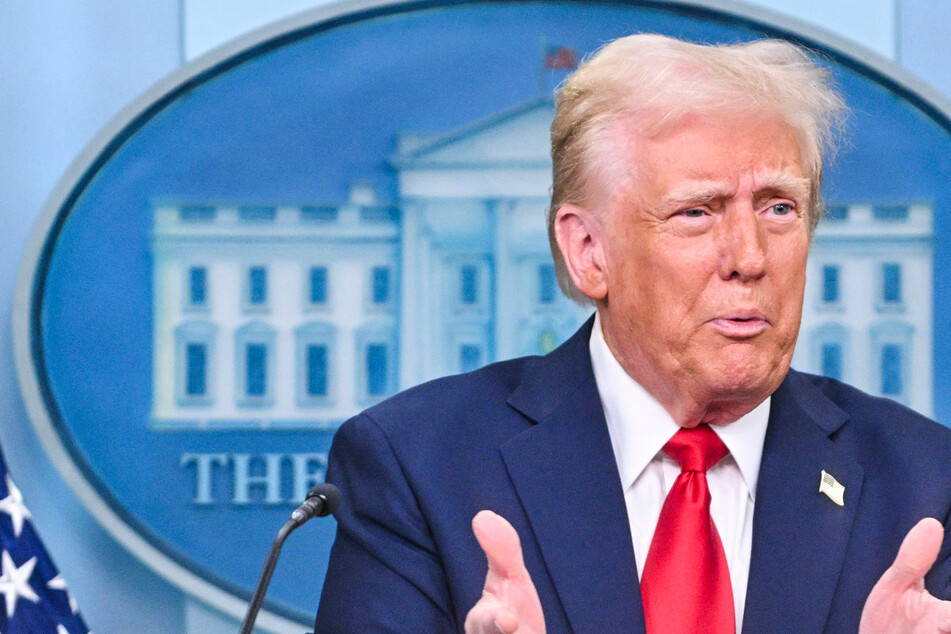 Trump doubles down on politicizing DC plane crash amid search for bodies