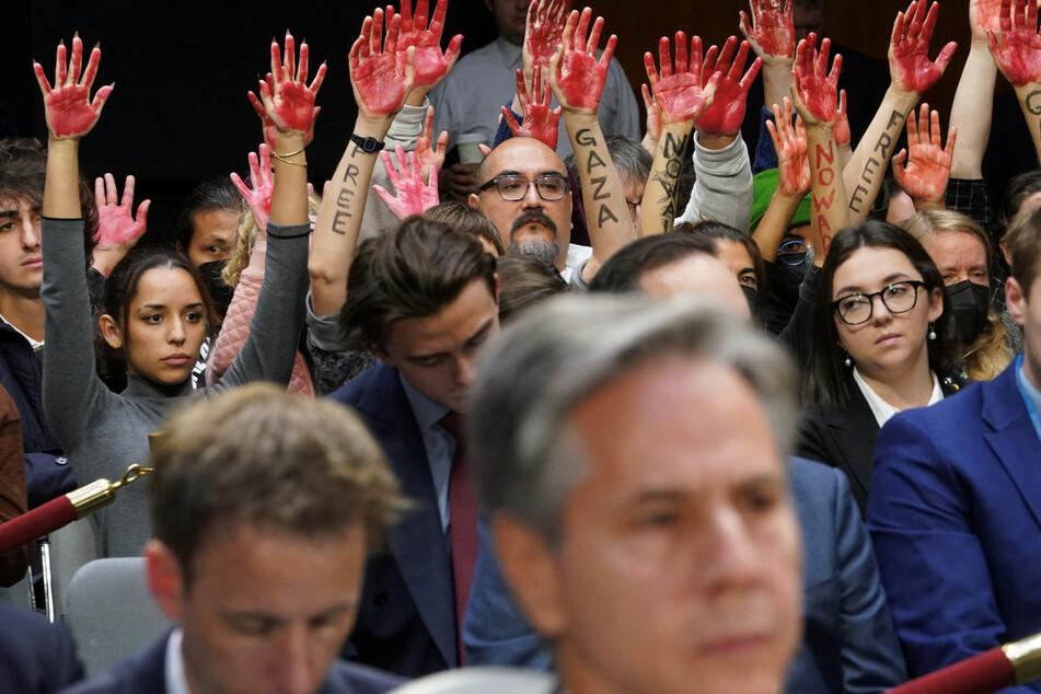 Protesters crash Senate hearing on US military aid to Israel: "Ceasefire now"