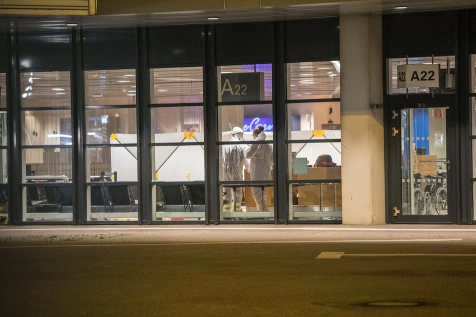Flights to Germany and other European countries were canceled. The last passengers arriving from Britain were tested at the airport in Hamburg.