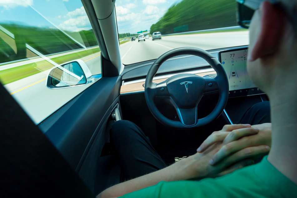 Tesla saves drunk driver when the car realizes he has passed out