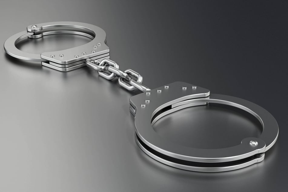 Illinois will officially become the first US state to abolish cash bail beginning in January, but opponents of the new bill are not happy.
