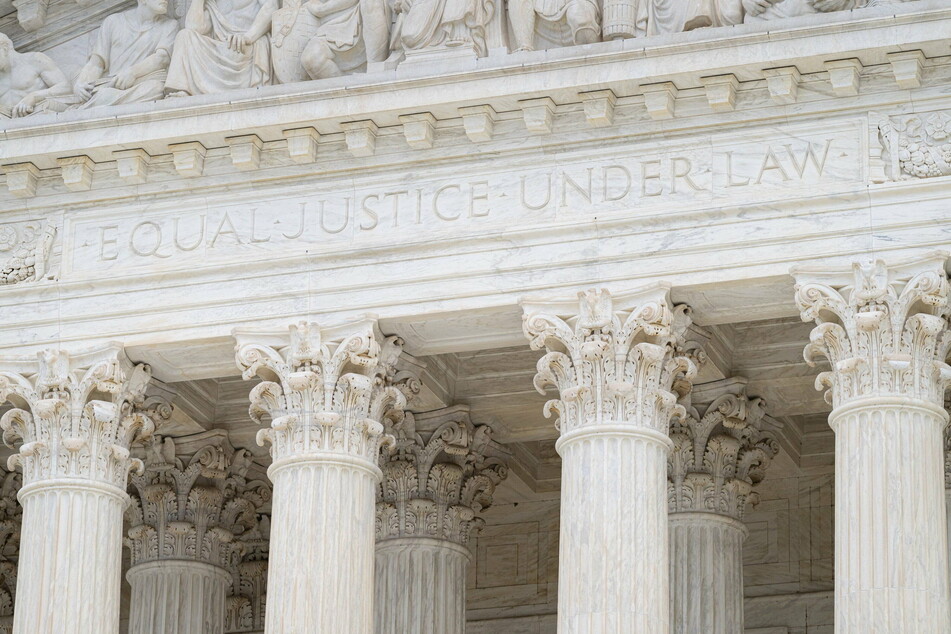 Supreme Court urged to deny hearings for migrants facing deportation