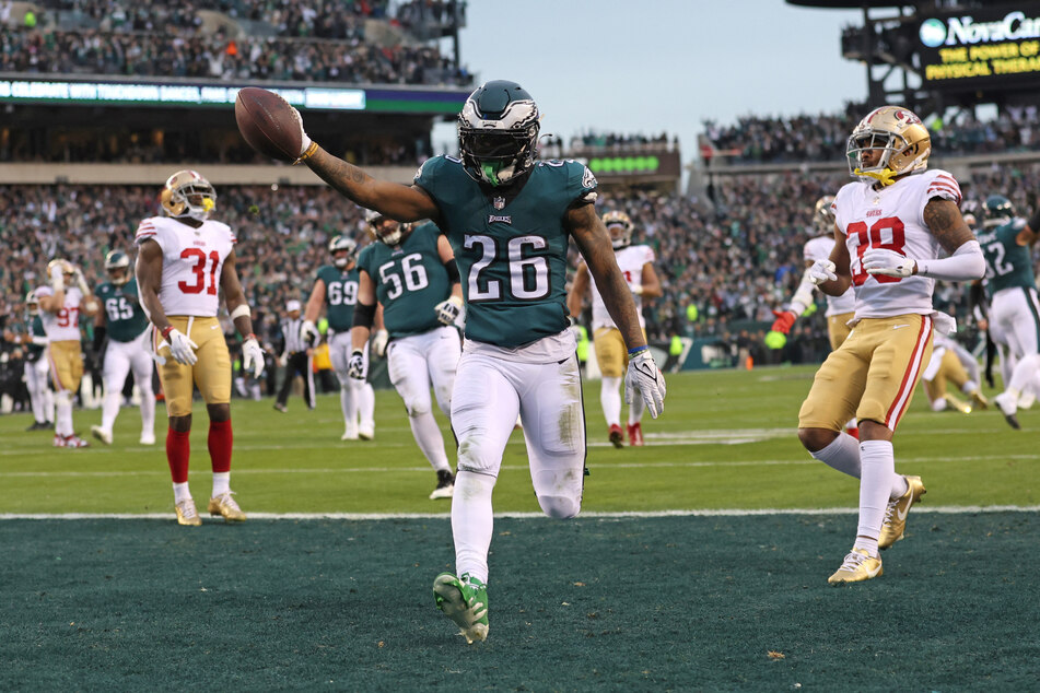 Philadelphia Eagles running back Miles Sanders scores a touchdown against the San Francisco 49ers during the second quarter in the NFC Championship game at Lincoln Financial Field.