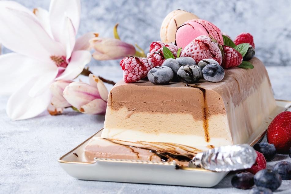 Ice-cream cake with a crumbly cookie base makes the perfect summer dessert
