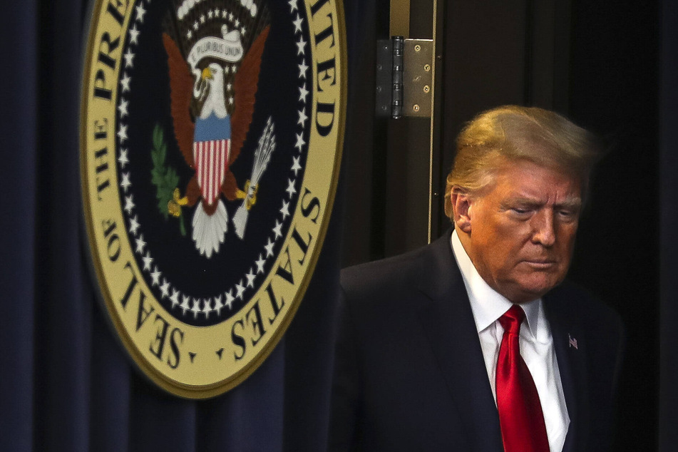 Supreme Court throws out Trump campaign's election lawsuit, US reaches "safe harbor"
