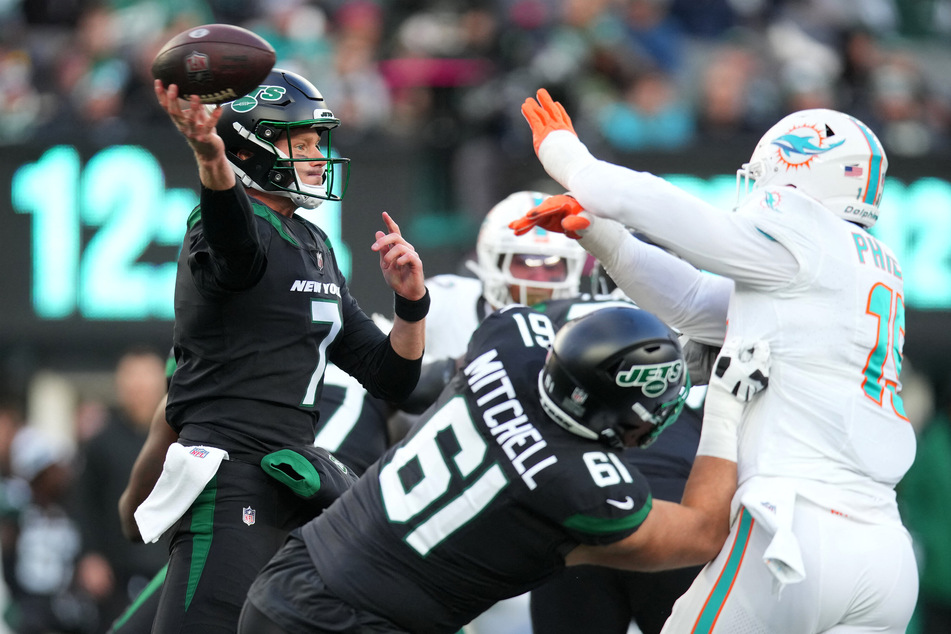 The New York Jets crumbled to the Miami Dolphins in the first ever NFL Black Friday game.