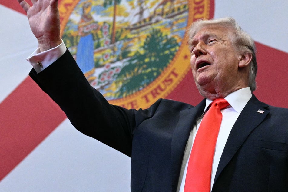 Trump threatens to blow Iran "off the face of the Earth" in latest genocidal statement