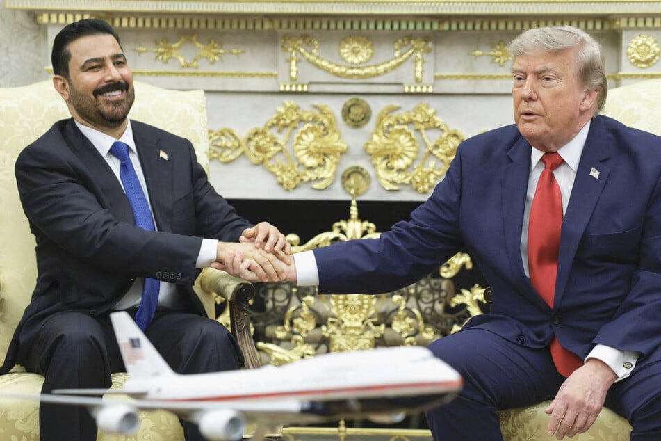 Iraq has signed dozens of agreements with US companies during Prime Minister Ali al-Zaidi's (l) visit to Washington.