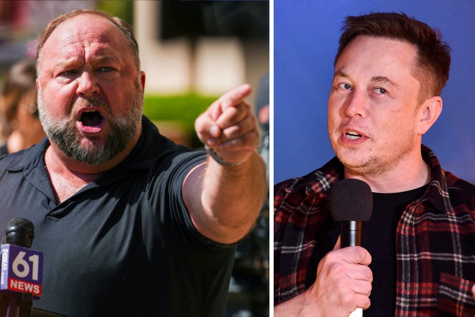 Twitter CEO Elon Musk (r.) says he will not allow far-right Infowars host Alex Jones to return to the platform.