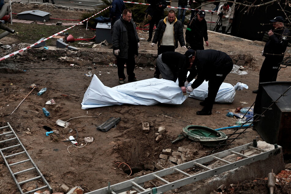 Ukraine war: Mass grave discovered near Kyiv as eastern regions prepare for "hell"