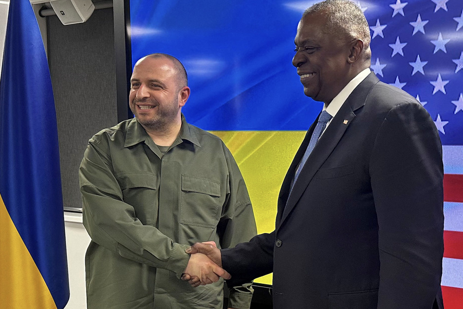 US government approves Ukraine aid package despite Congressional impasse