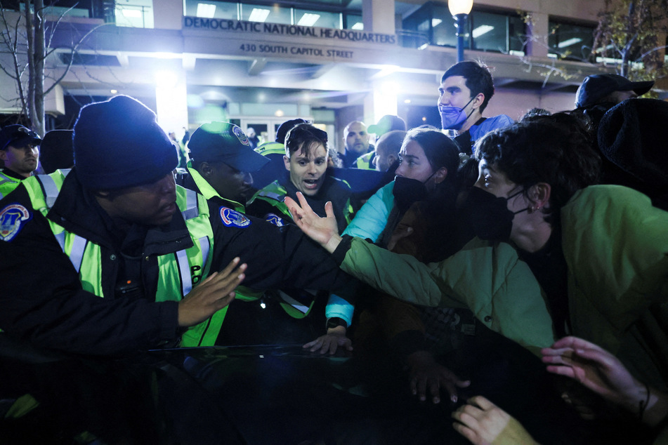 Protesters outside the DNC headquarters demanding a ceasefire in the Israel-Gaza war accused the police in violently attacking them.