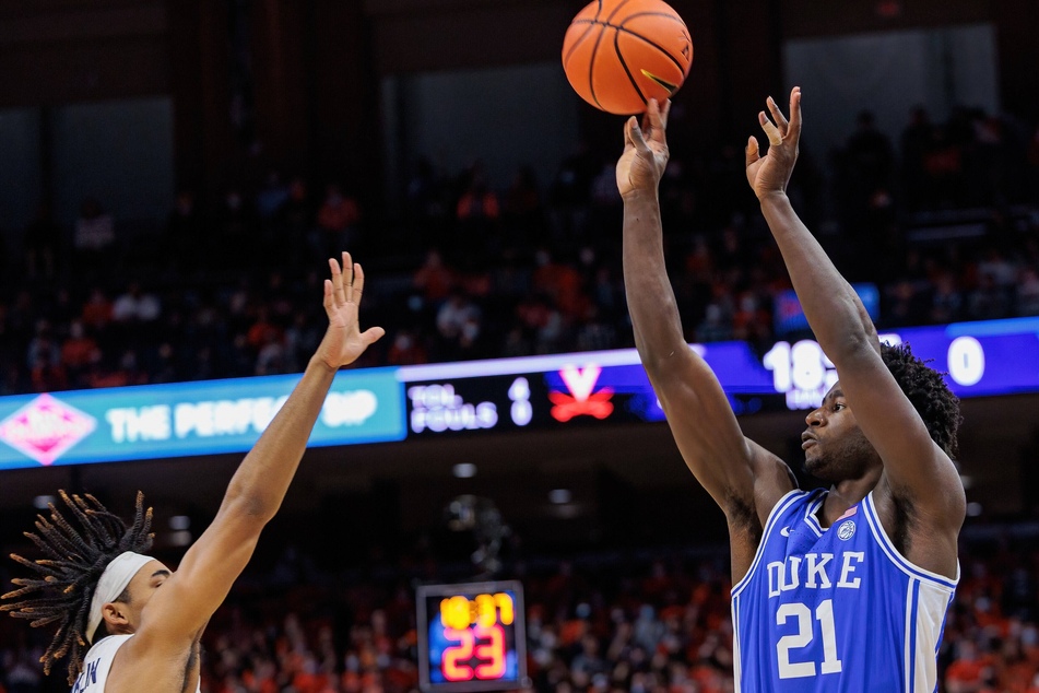 March Madness roundup: Duke dominates Arkansas, Villanova holds off Houston