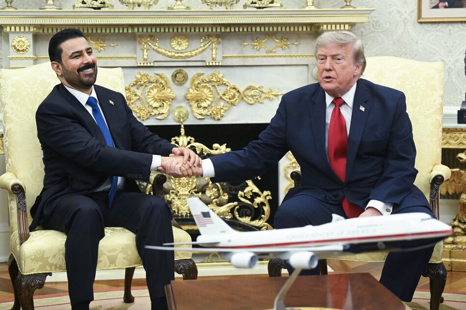 President Donald Trump (r.) shakes hands with Prime Minister of Iraq Ali al-Zaidi (l.) in the Oval Office of the White House on July 14, 2026.