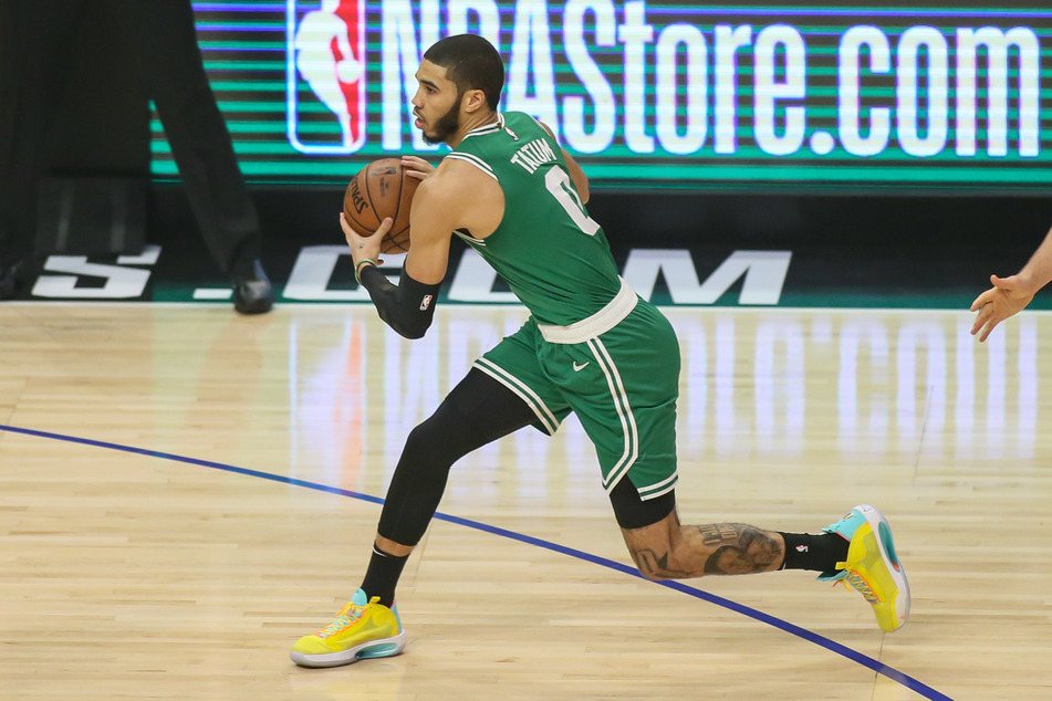 Boston Celtics forward Jayson Tatum (0)