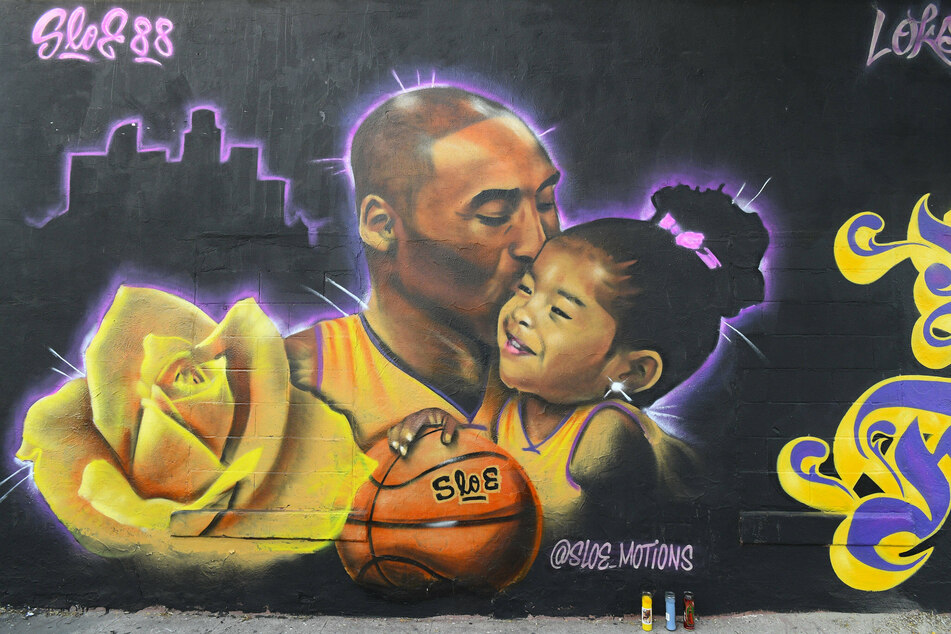 Victim's husband sues LA Sheriff's Department over Kobe crash scene photos
