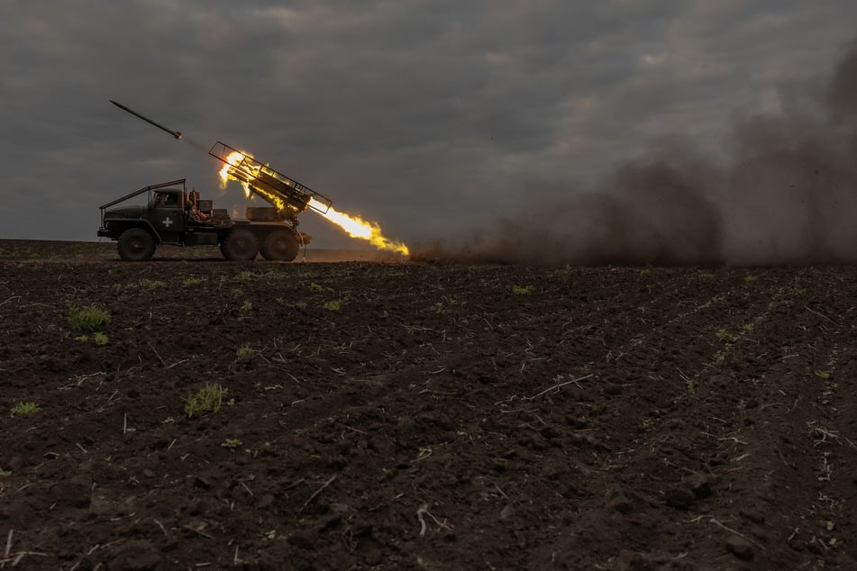 Ukrainian forces are struggling to defend their positions in the Kharkiv region, where thousands of people have been told to evacuate.
