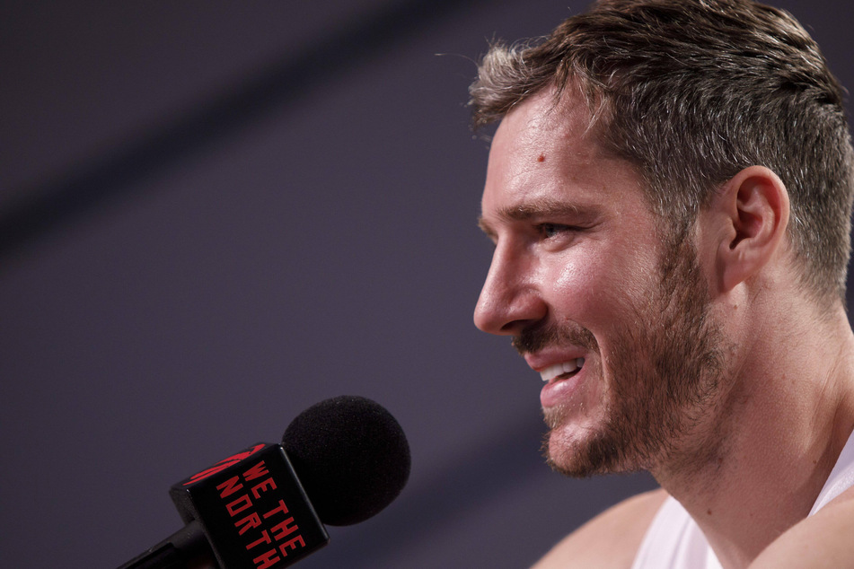 Nets win race to sign veteran guard Dragic as Kyrie backup