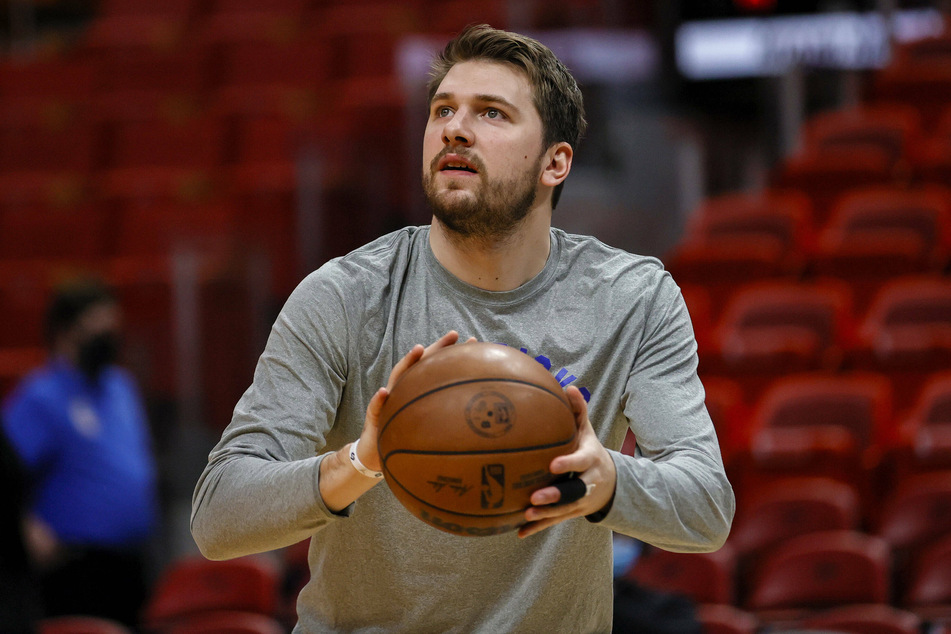 Mavericks star Luka Doncic scored 49 points against the Pelicans.