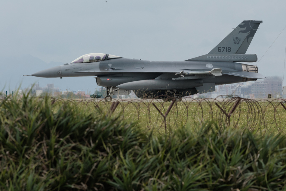 China warns of impending war with Taiwan as military moves continue