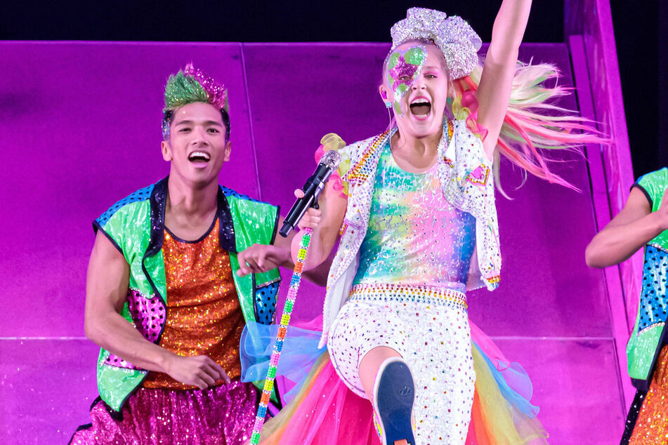 Influencer JoJo Siwa has perfect response to parents who criticize her coming out
